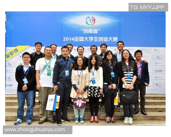 北京与四川男排拉拉队激情对决展现青春活力与团队精神